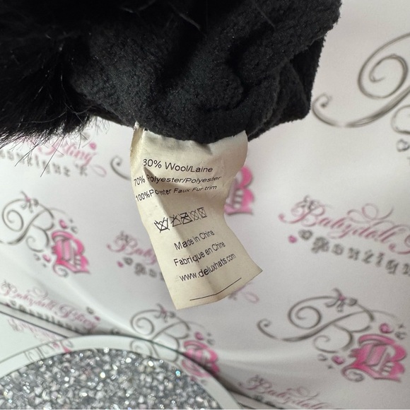 DeLux mittens gloves mitts plaid pink fur furry wool attachable faux fur black - Picture 6 of 6